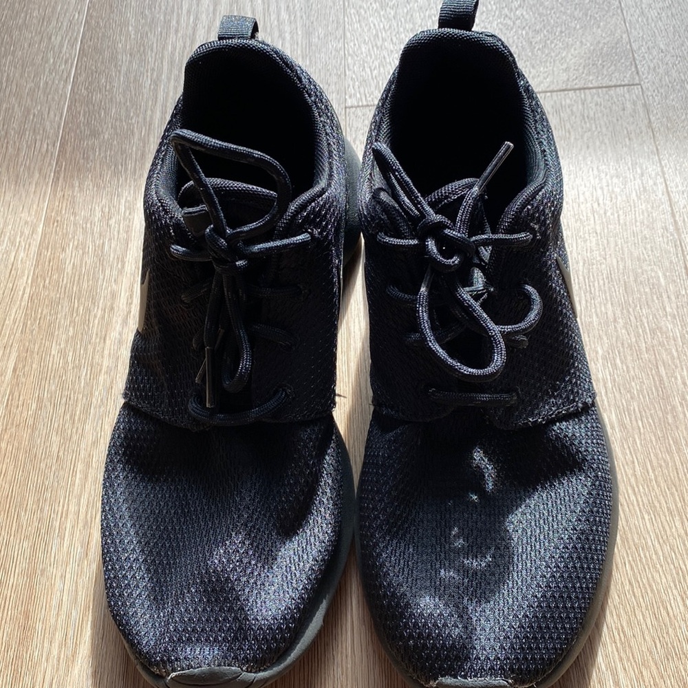 Nike Roshe One Black woman sneakers